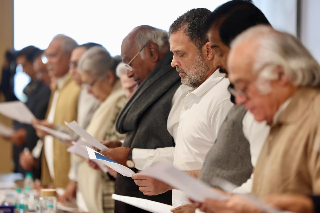 CWC बैठक में मनरेगा पर कांग्रेस का हमला, राहुल बोले– फैसला PMO से थोपा गया